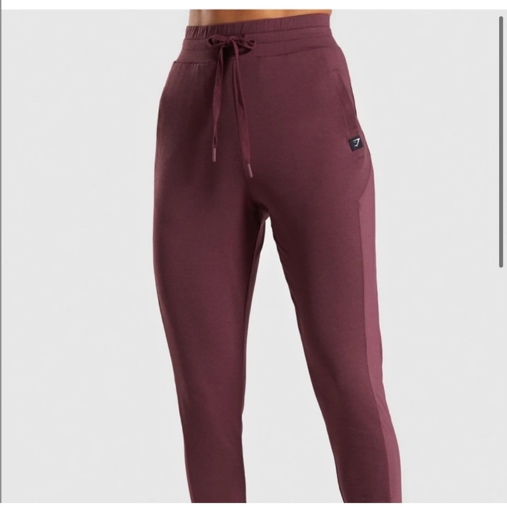 Gymshark Aura Joggers - Berry Red-Size S